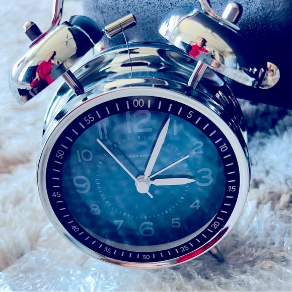 NIB Retro Loud Alarm Clock - Picture 2 of 3